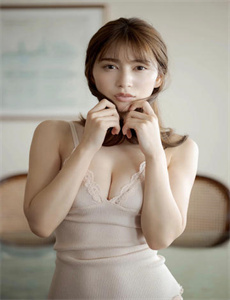 女高中生第一次破苞出血视频